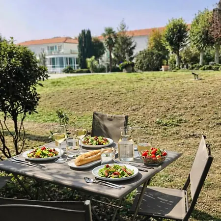 Grand Jardin Et Piscine Coeur St-martin Saint-Martin-de-Re